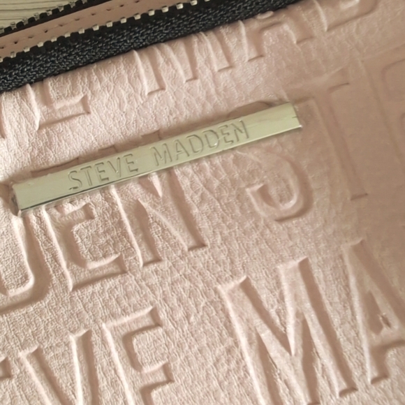 NEW Steve Madden BGlamm Blush Logo Crossbody Bag with Tassel - Picture 2 of 13